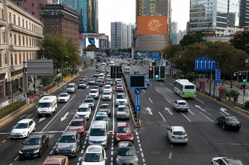 擁堵的汽車城市交通圖片