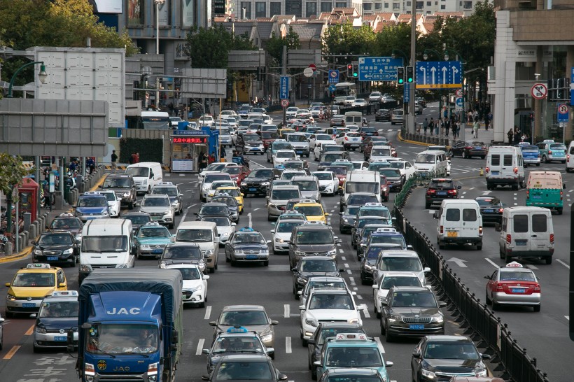 擁堵的汽車城市交通圖片