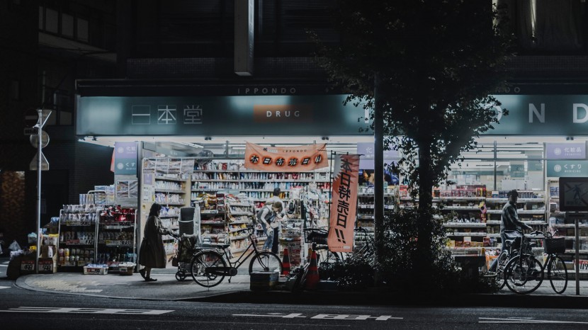 燈火輝煌的繁華夜都市圖片