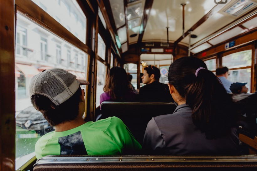 黃色古董電車的圖片