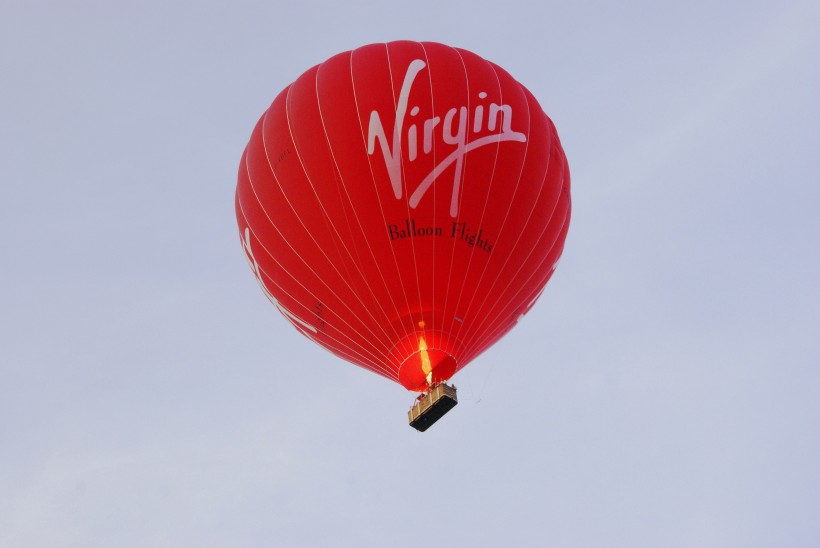 空中的熱氣球圖片
