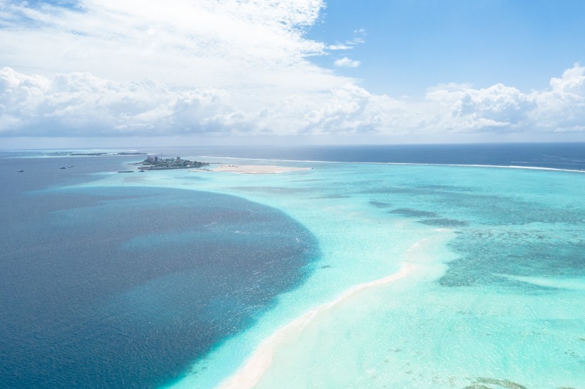 熱帶海島度假村的水上屋圖片