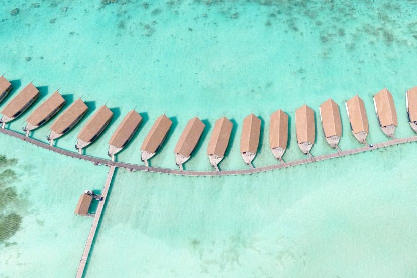 熱帶海島度假村的水上屋圖片