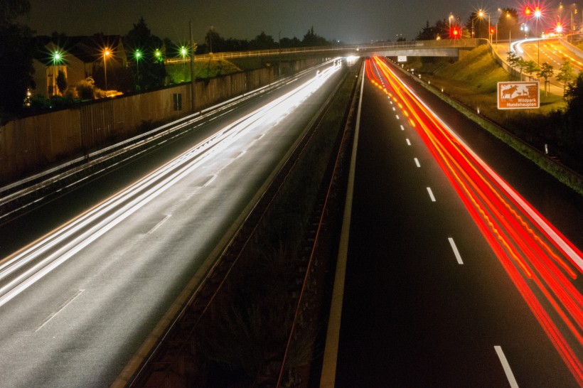 夜晚的公路圖片