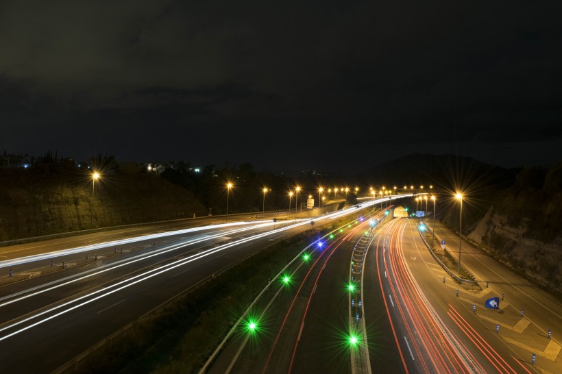 夜晚的公路圖片