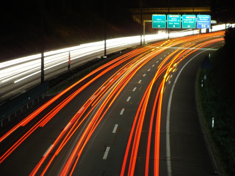 夜晚的公路圖片