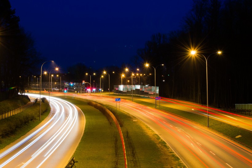 夜晚的公路圖片