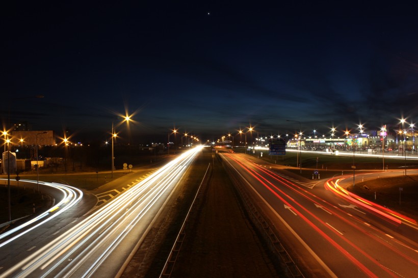 夜晚的公路圖片