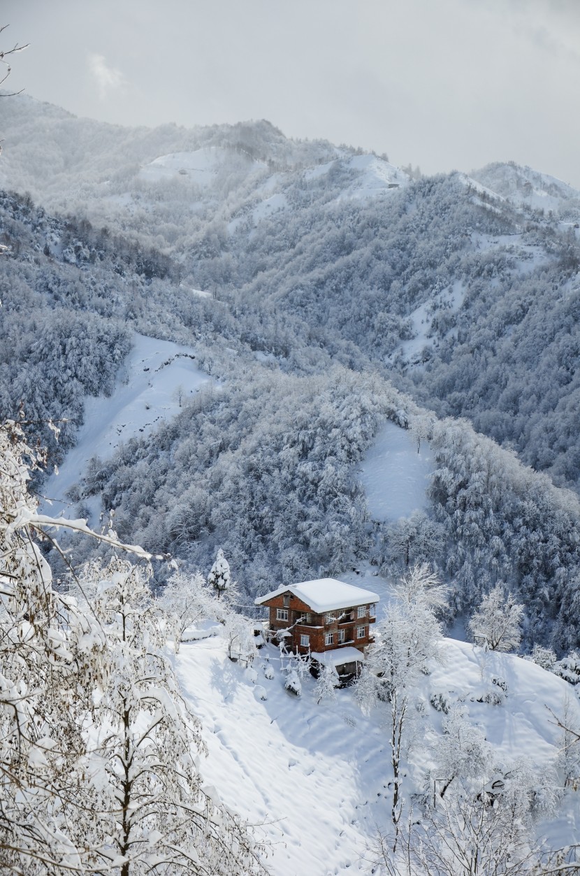 冬季的山中小屋圖片