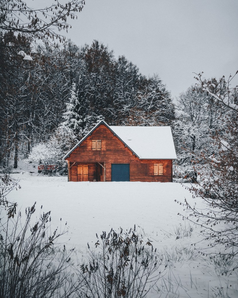 冬季的山中小屋圖片