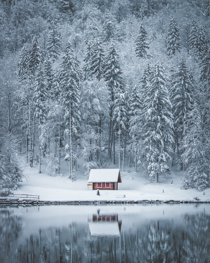 冬季的山中小屋圖片