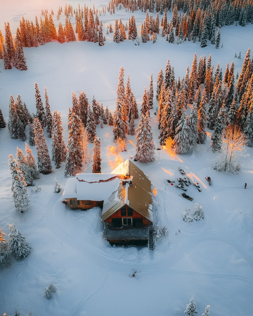 冬季的山中小屋圖片