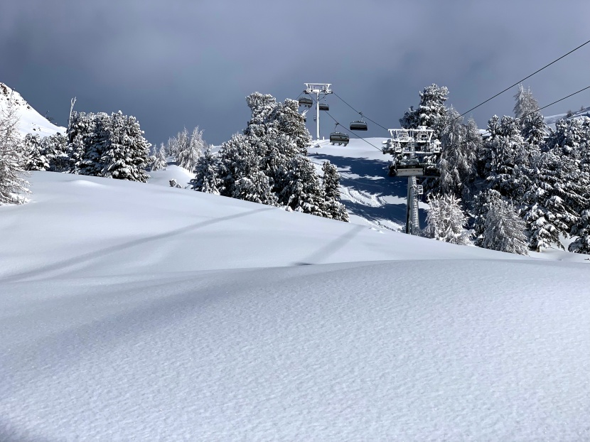 高空中的滑雪索道圖片