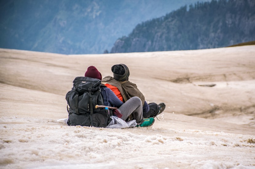 高山上的滑雪場圖片