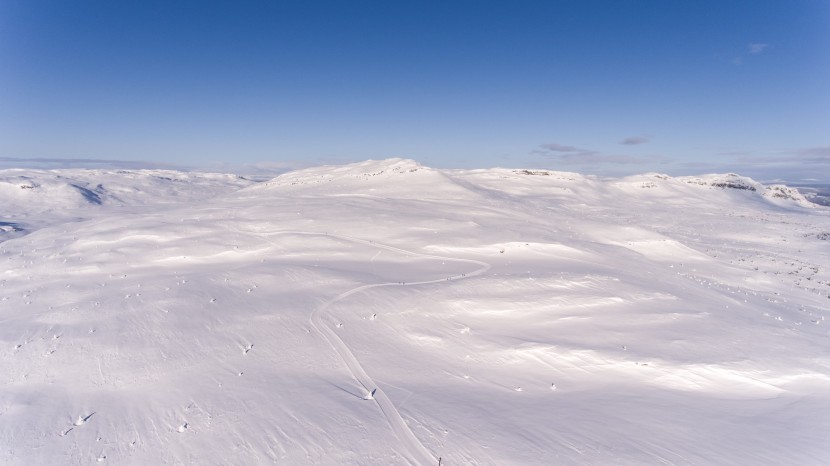 高山上的滑雪場圖片