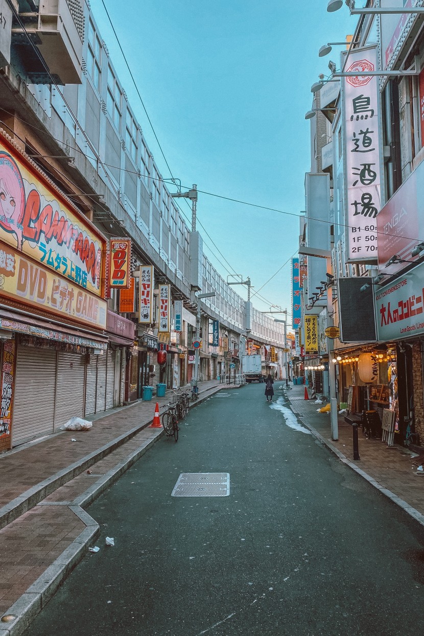 空蕩蕩的城市街道圖片