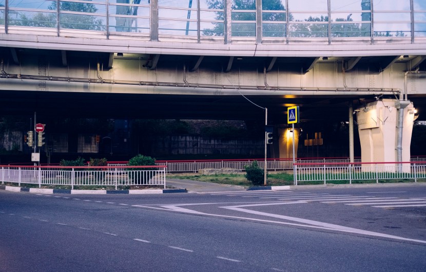 空蕩蕩的城市街道圖片