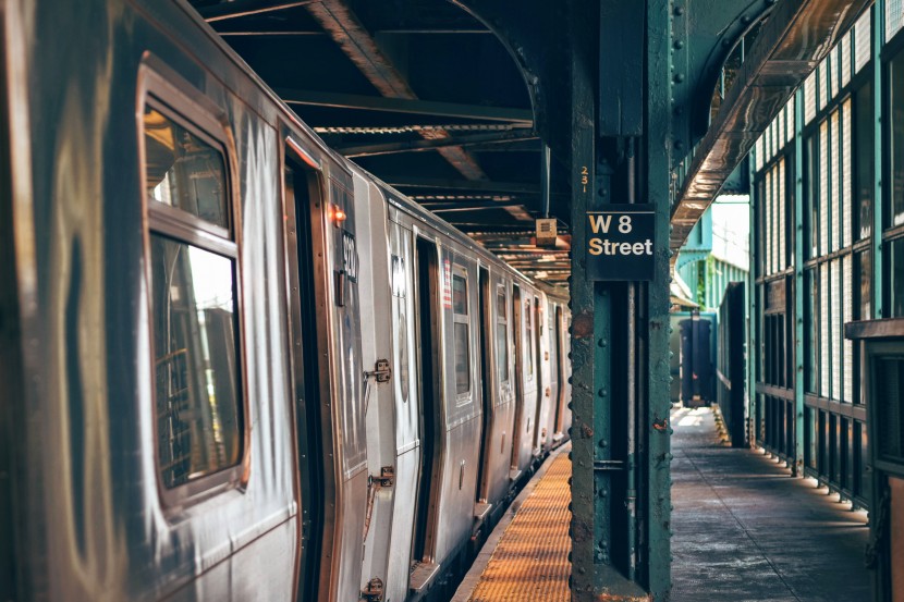 空蕩蕩的城市街道圖片