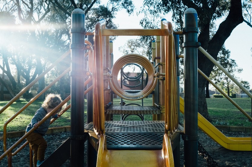 公園的兒童遊樂場圖片