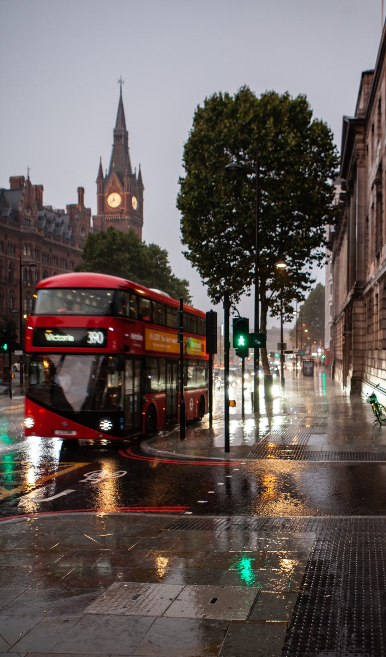 雨中的城市圖片