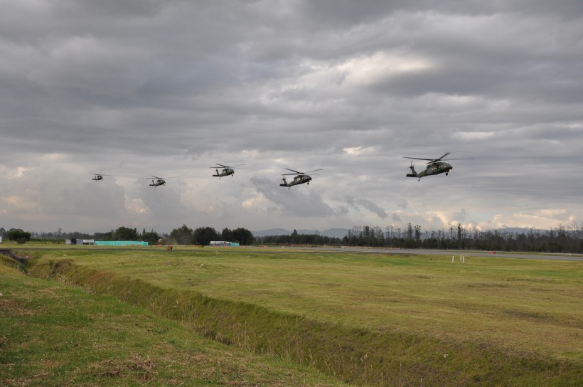 HH-60鋪路鷹直升機圖片