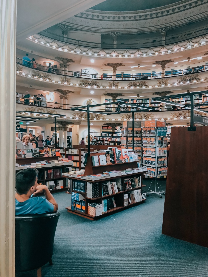 圖書館内景圖片