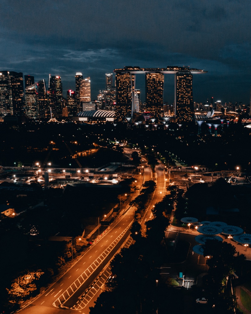 現代城市的夜景圖片