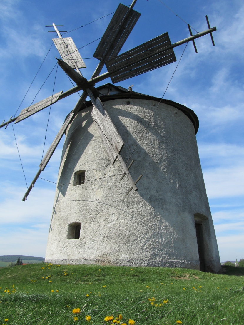 高大的荷蘭風車圖片