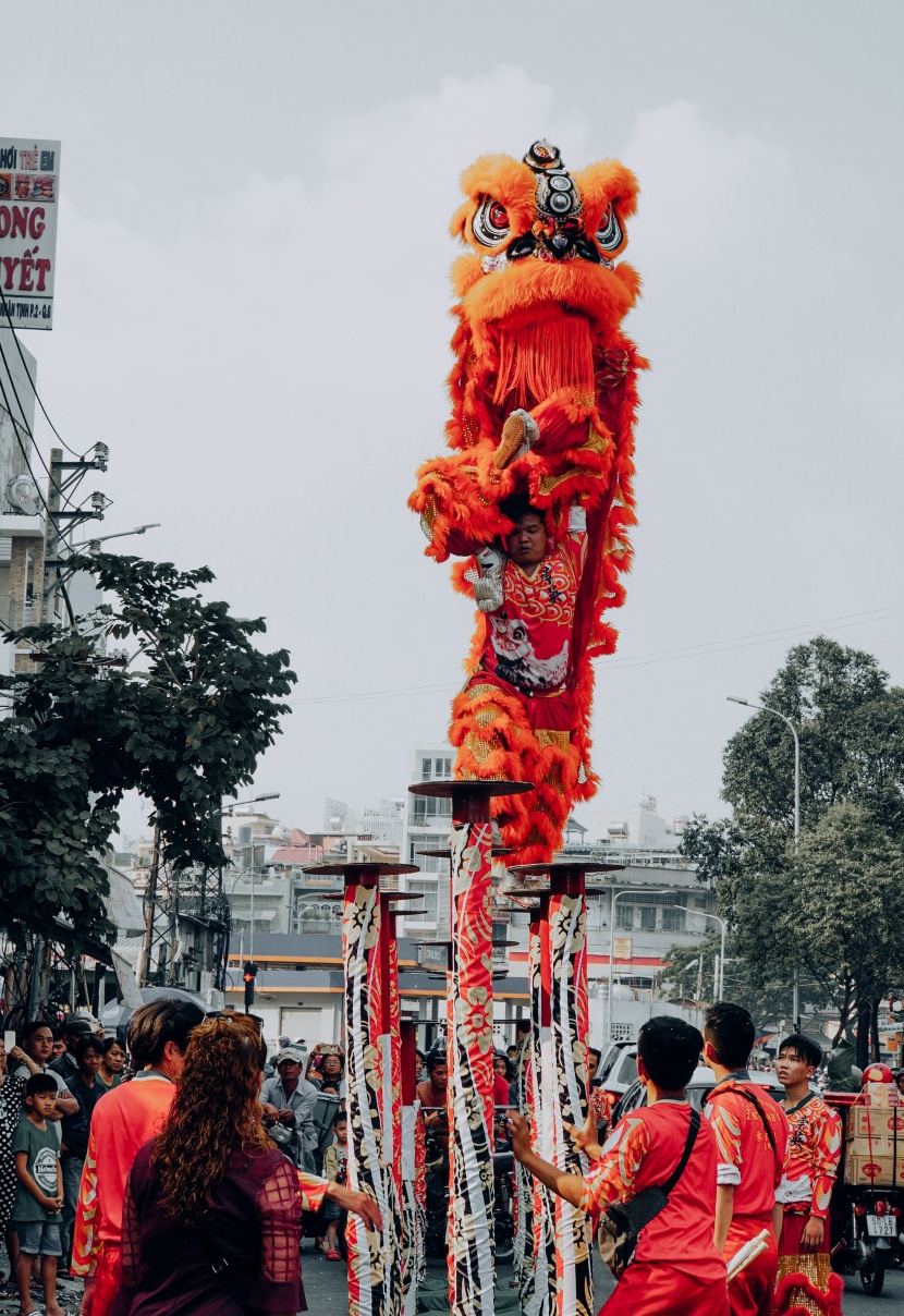 喜慶的節日舞獅圖片