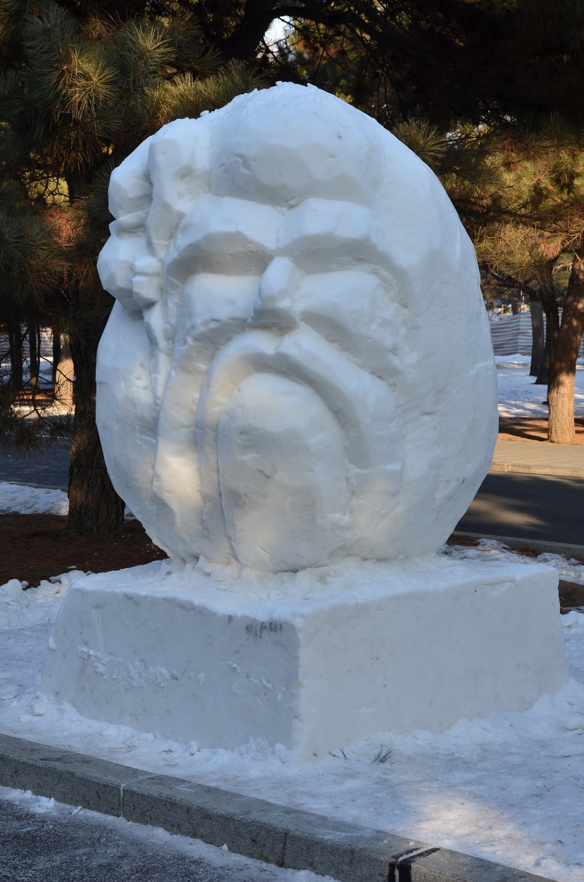 公園裡的雪雕圖片