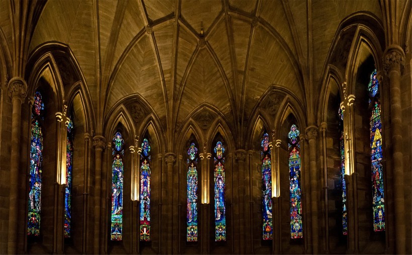 教堂玻璃彩色花窗圖片