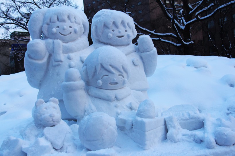 公園裡的雪雕圖片