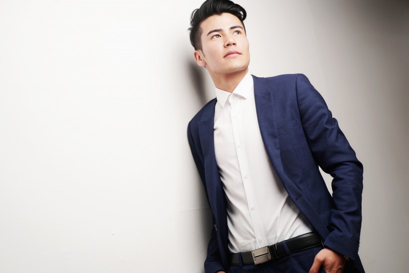 穿西裝的男人圖片