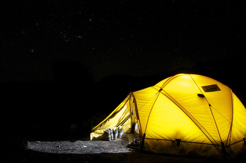 夜晚旅遊露營帳篷圖片