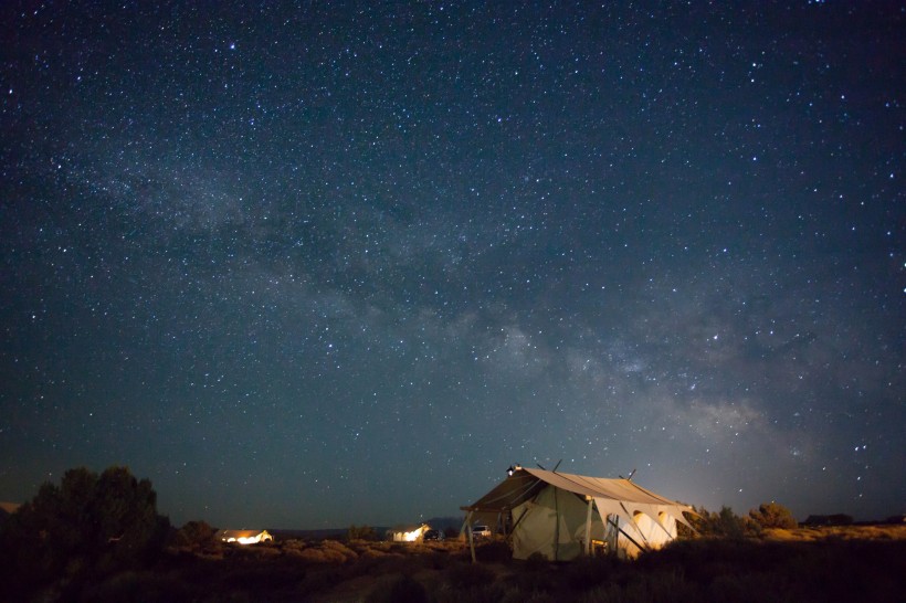 星空下的野營圖片