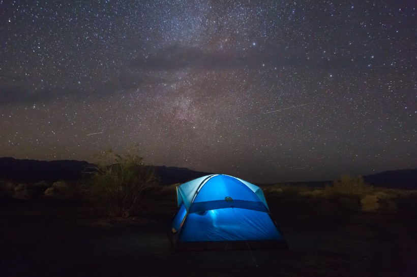 星空下的野營圖片