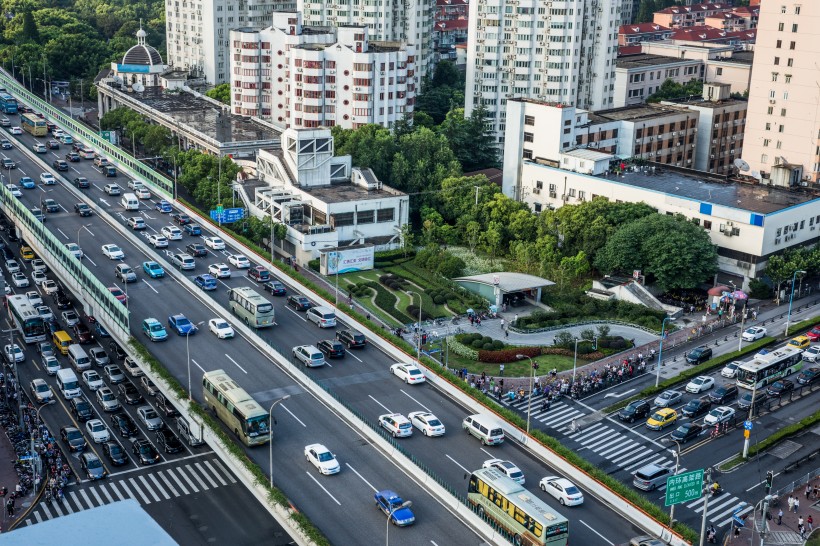 擁堵的城市交通圖片