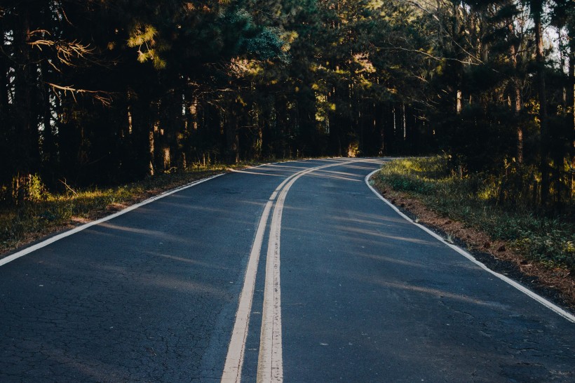 平坦的瀝青公路圖片