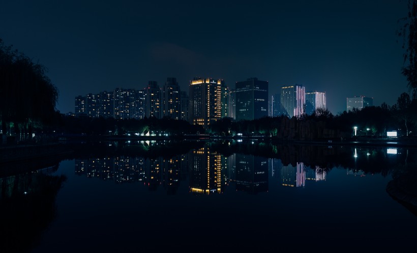 現代城市的夜景圖片