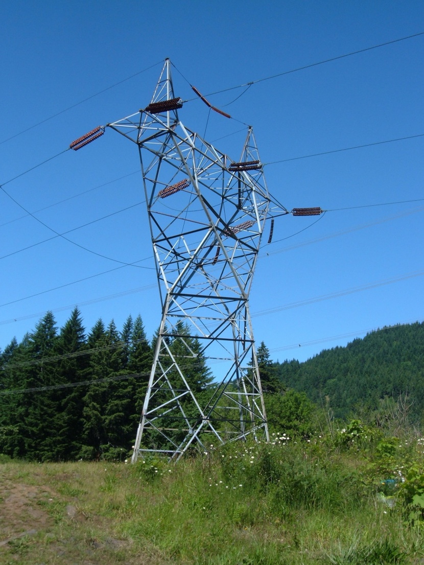 高大的輸電線路鐵塔圖片