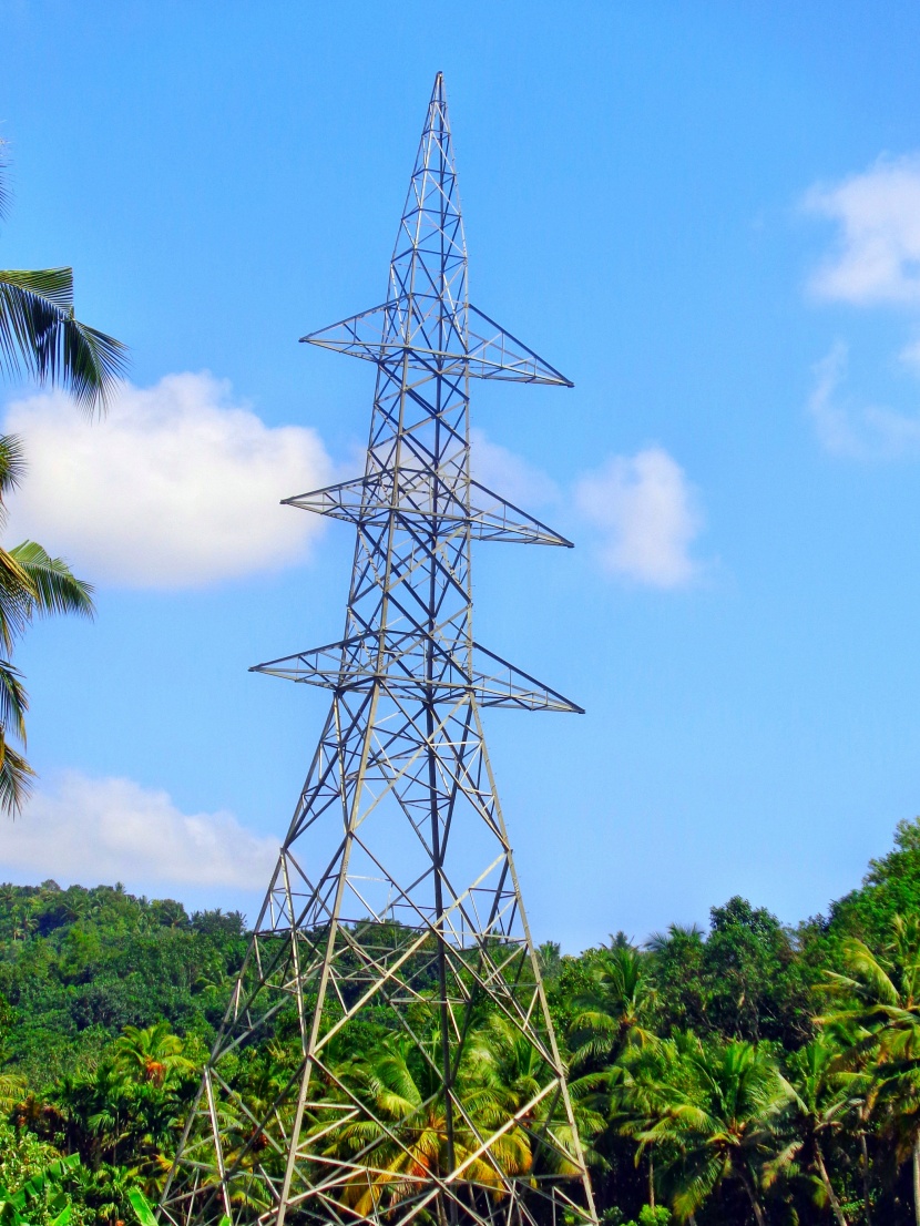 高大的輸電線路鐵塔圖片