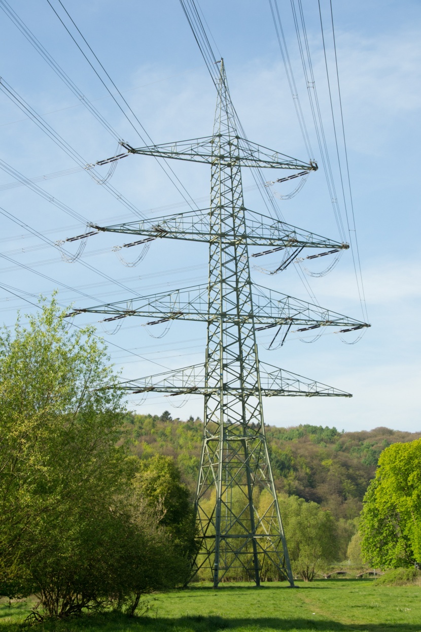 高大的輸電線路鐵塔圖片