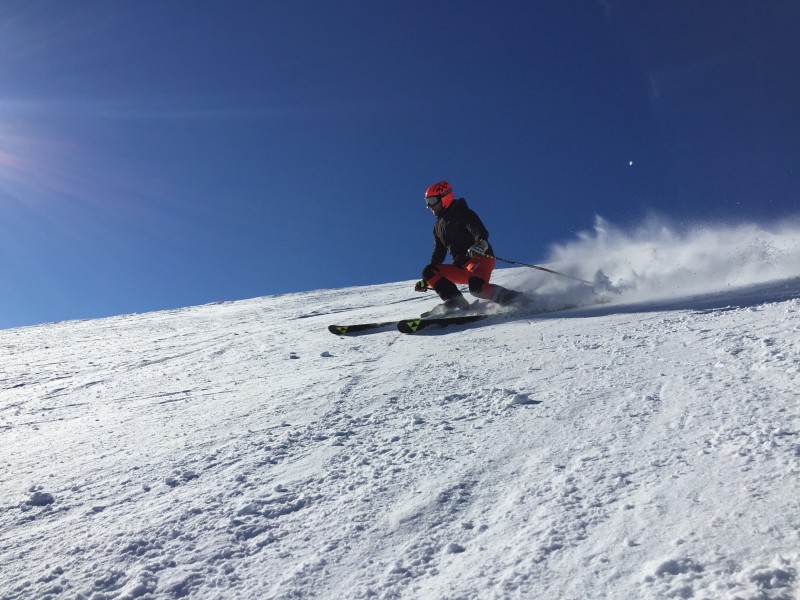 戶外滑雪運動圖片