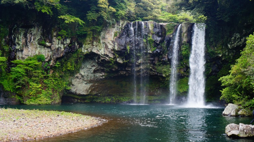 韓國濟州島天地淵瀑布自然風景圖片