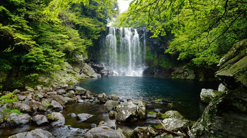 韓國濟州島天地淵瀑布自然風景圖片