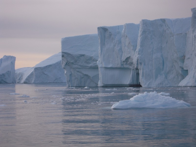 挪威格陵蘭島嚴寒的冰川風景圖片