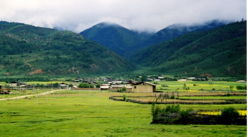 雲南香格裡拉優美的風景圖片