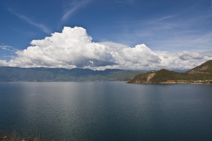 雲南泸沽湖風景圖片