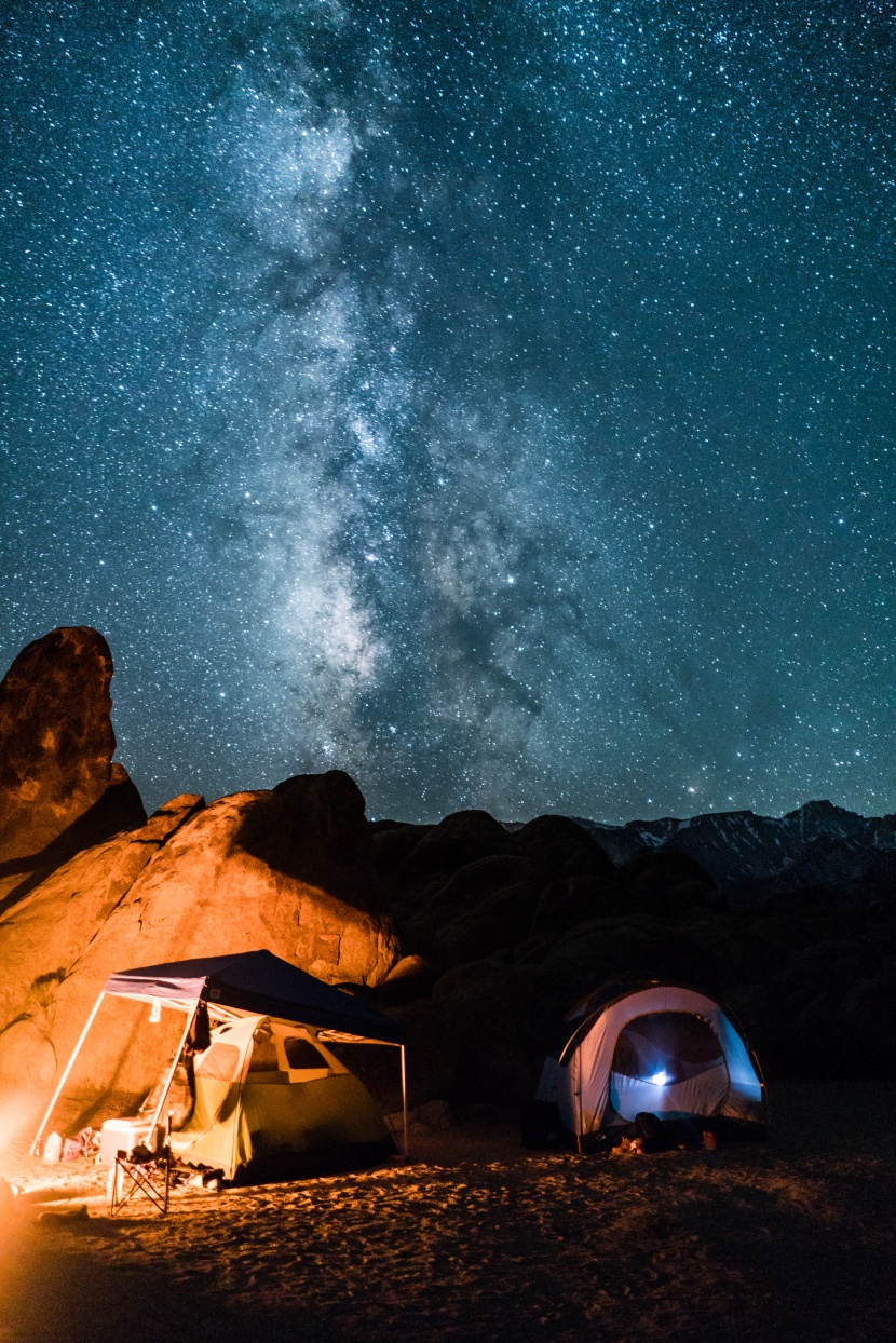 星空下旅行的帳篷圖片